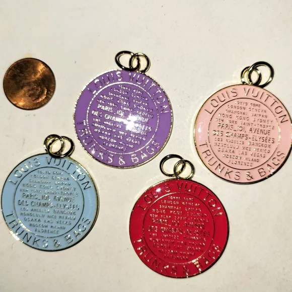 LV Trunks and Bags Zipper pulls - Picture 1 of 1